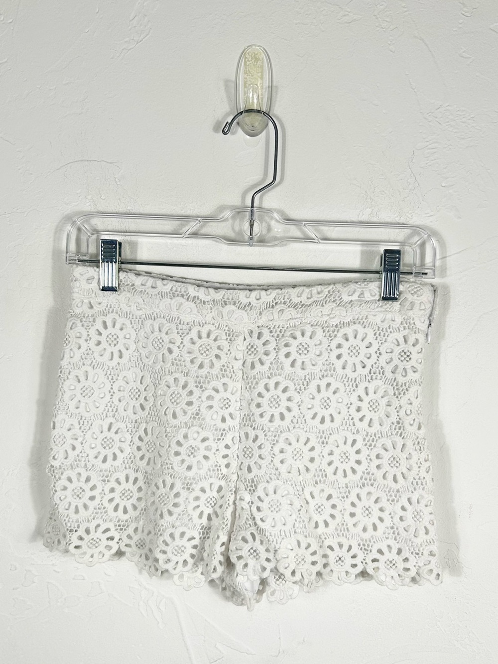 Forever 21 White Floral Lace Daisy Short Shorts Size Small
